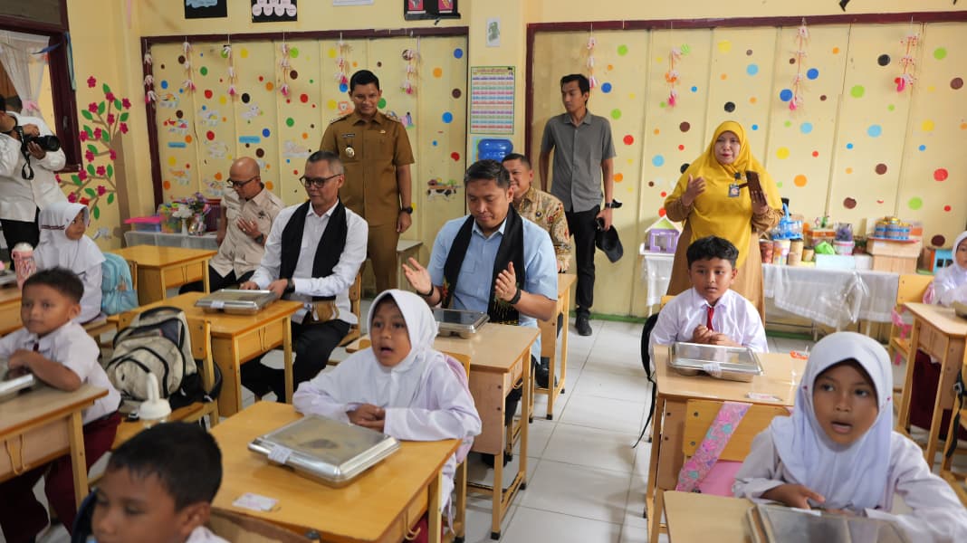 Kepala BGN Sudaryono Ungkap Dampak MBG: Konsumsi Protein Anak Naik hingga Hampir 80 Persen!